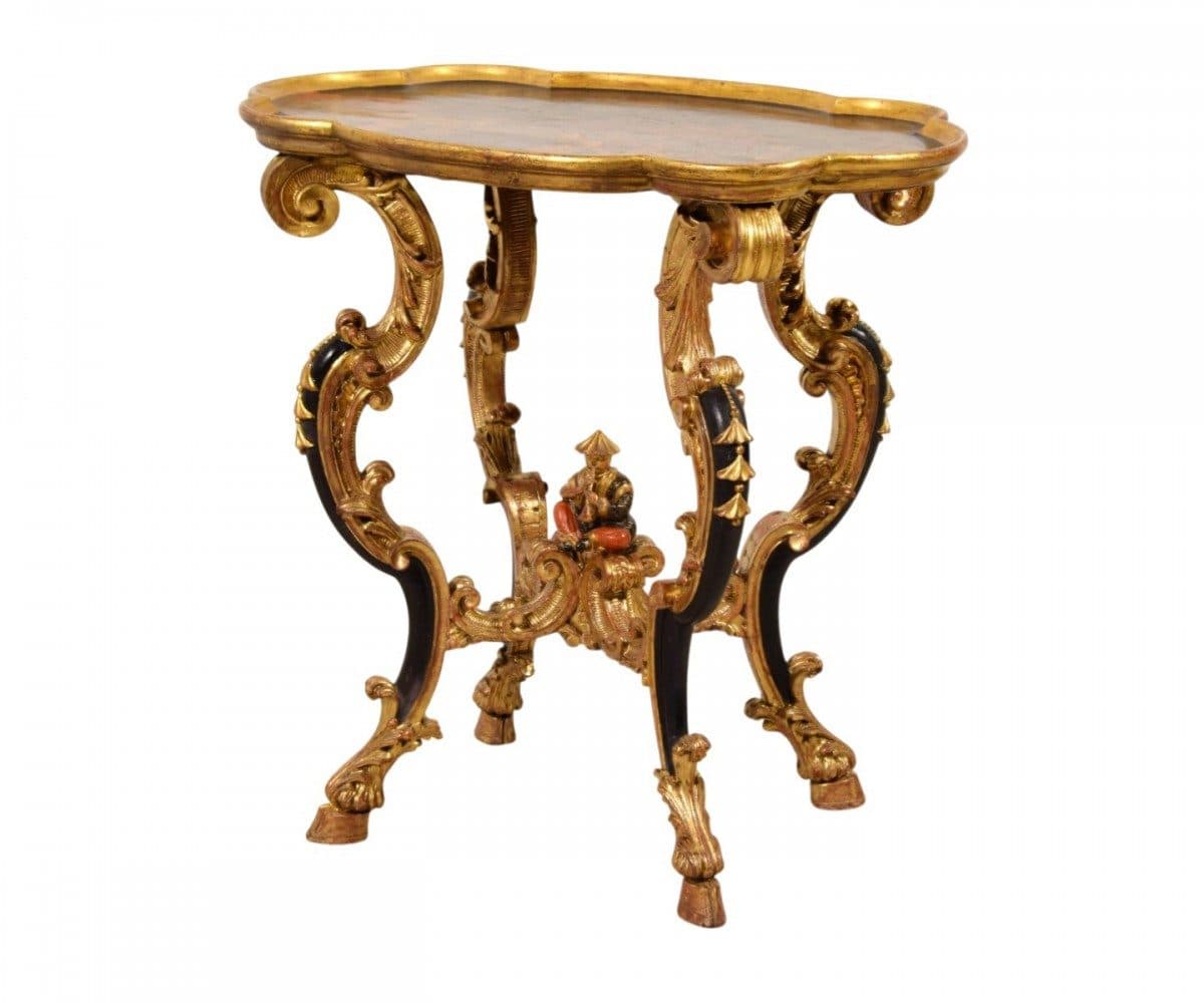 Table de milieu à plateau en bois laqué à la chinoiserie, Turin, XVIIIe siècle