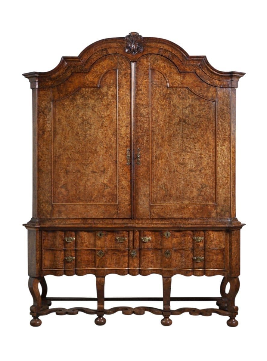 Armoire hollandaise en noyer, vers 1740