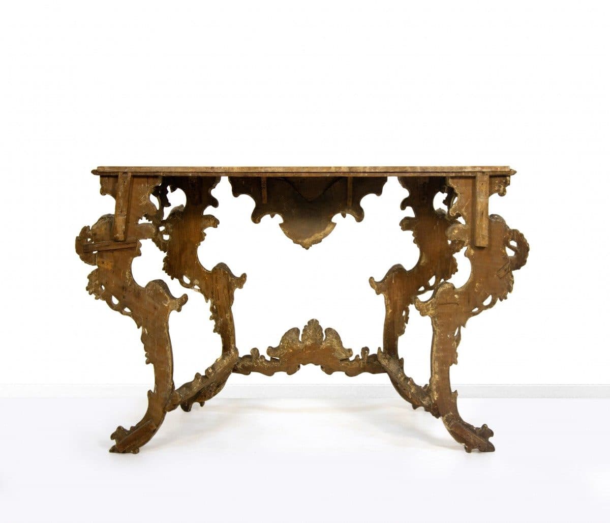 Console en bois sculpté et doré, XVIIIe siècle — vue 3