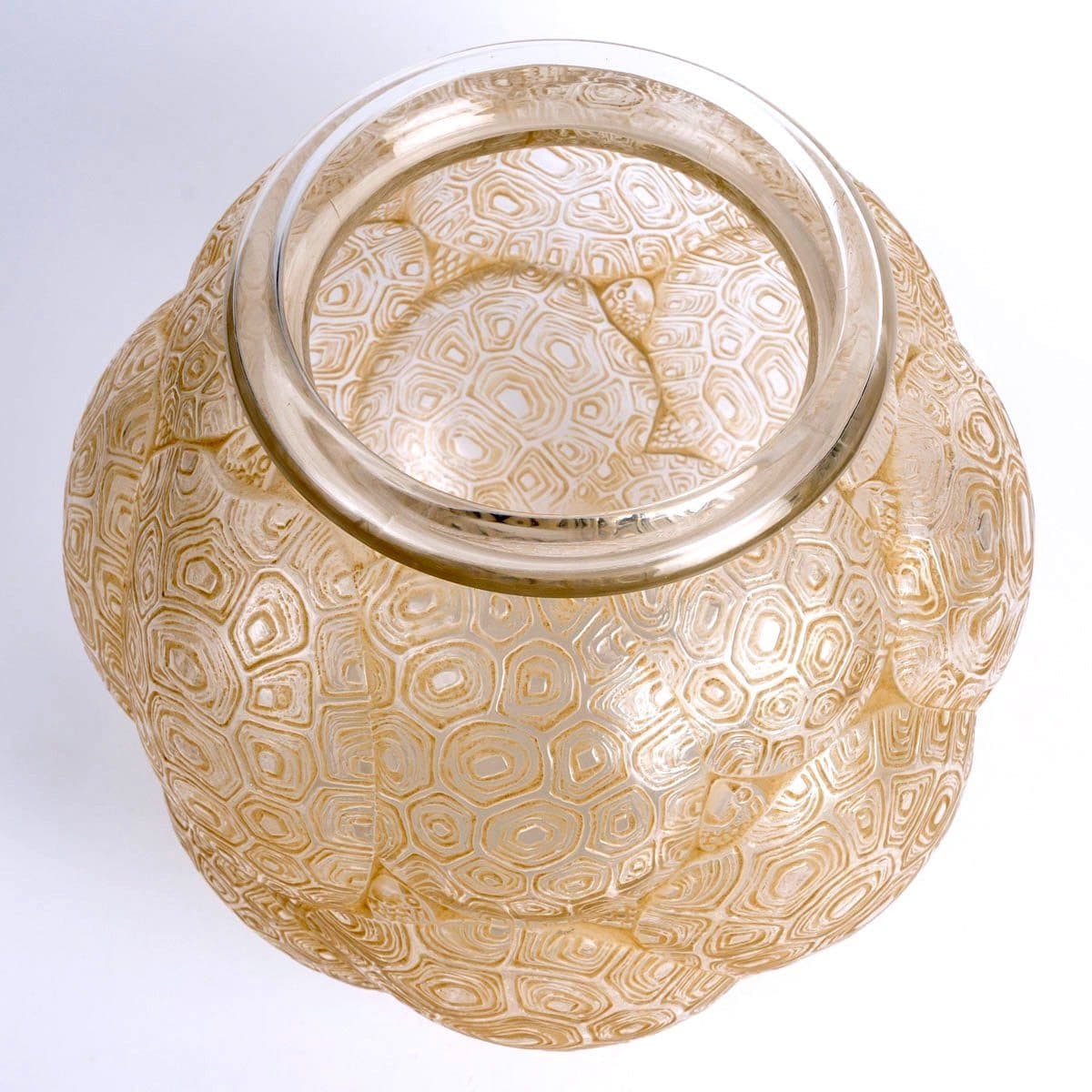 René Lalique Vase « Tortues » en verre blanc patiné sépia — vue 5