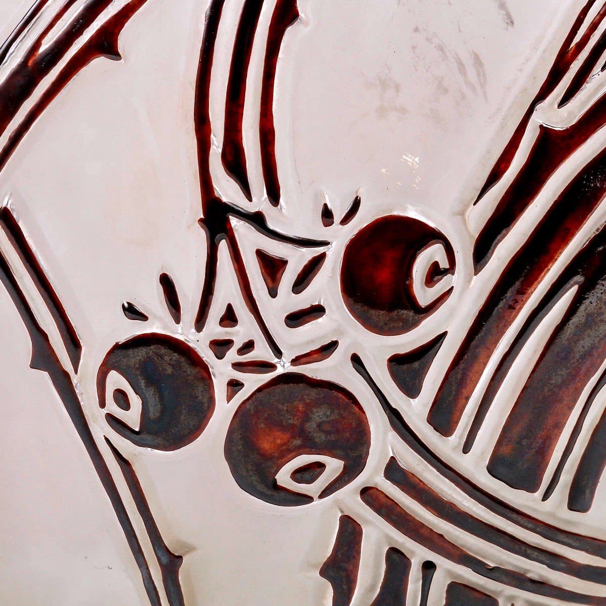 René Lalique Vase « Baies » en verre blanc émaillé brun — vue 5