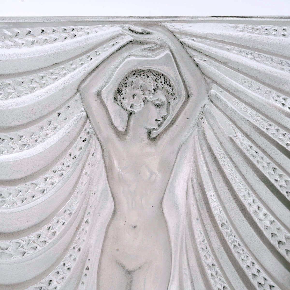 René Lalique Vase « Terpsichore » en verre blanc patiné bleu — vue 6