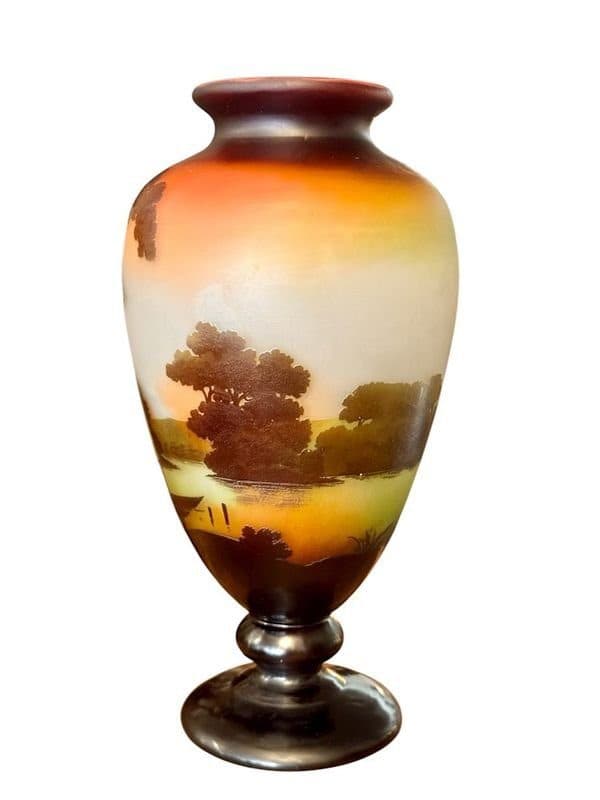 Émile Gallé Grand vase « Paysage lacustre aux barques » — vue 3