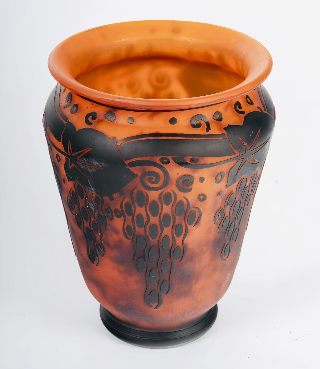 Daum Nancy Vase en verre orange marbré de noir — vue 2