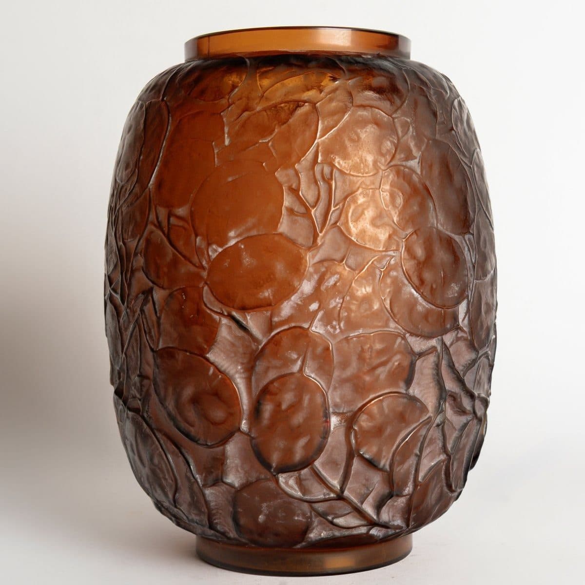 René Lalique Vase « Monnaie du Pape » en verre rouge ambré — vue 3