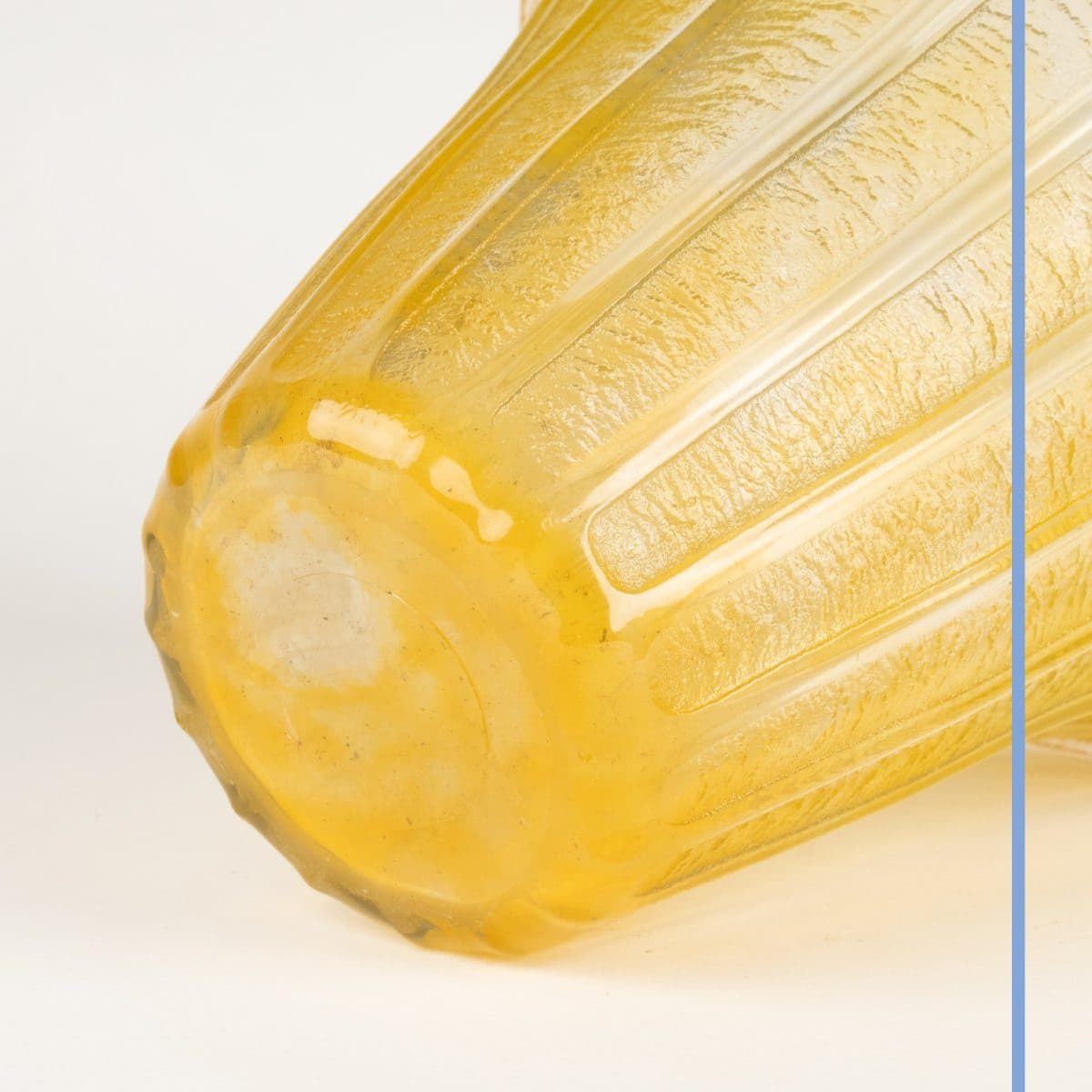 Daum Grand vase corolle à godrons — vue 7