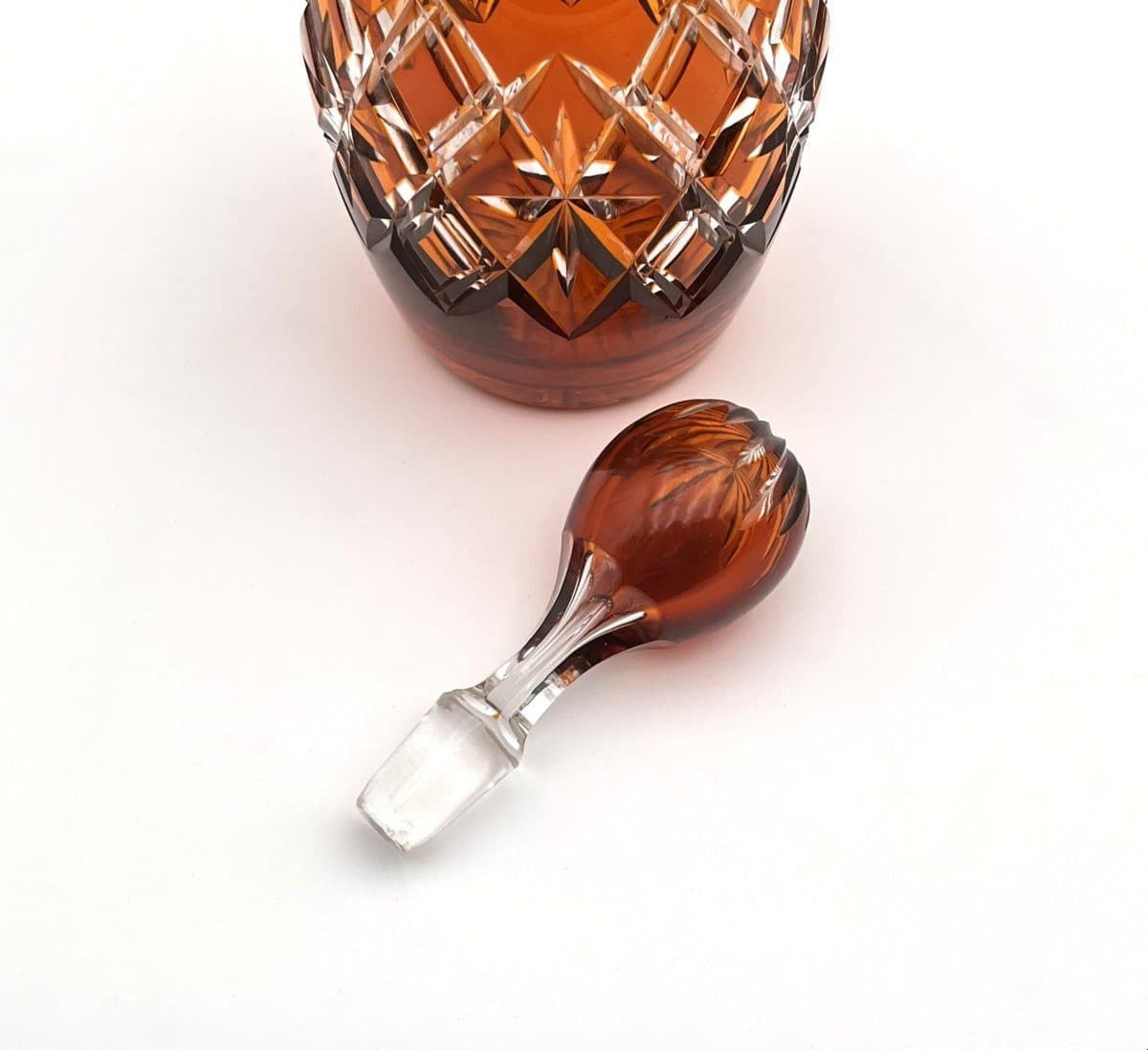 Baccarat Grande carafe en cristal doublé orange — vue 4
