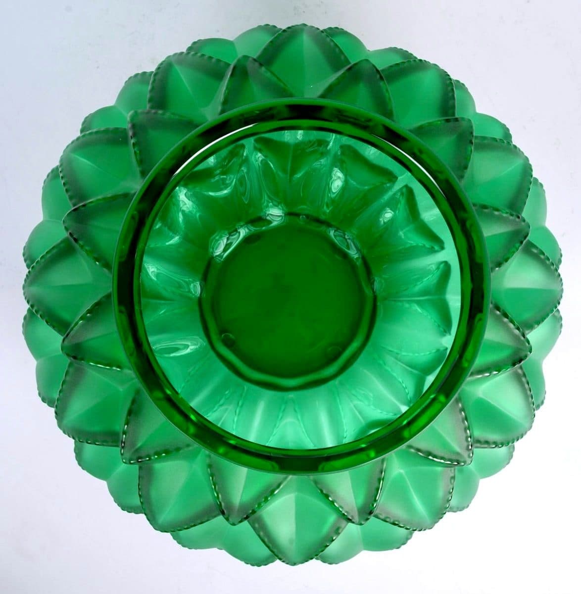Lalique France Vase « Languedoc » en cristal vert émeraude — vue 3