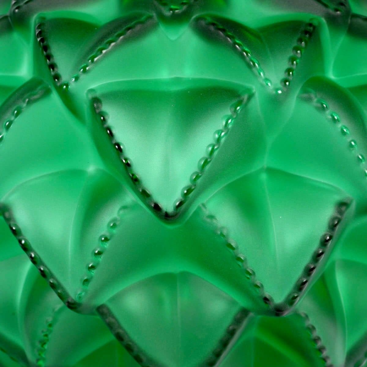 Lalique France Vase « Languedoc » en cristal vert émeraude — vue 4