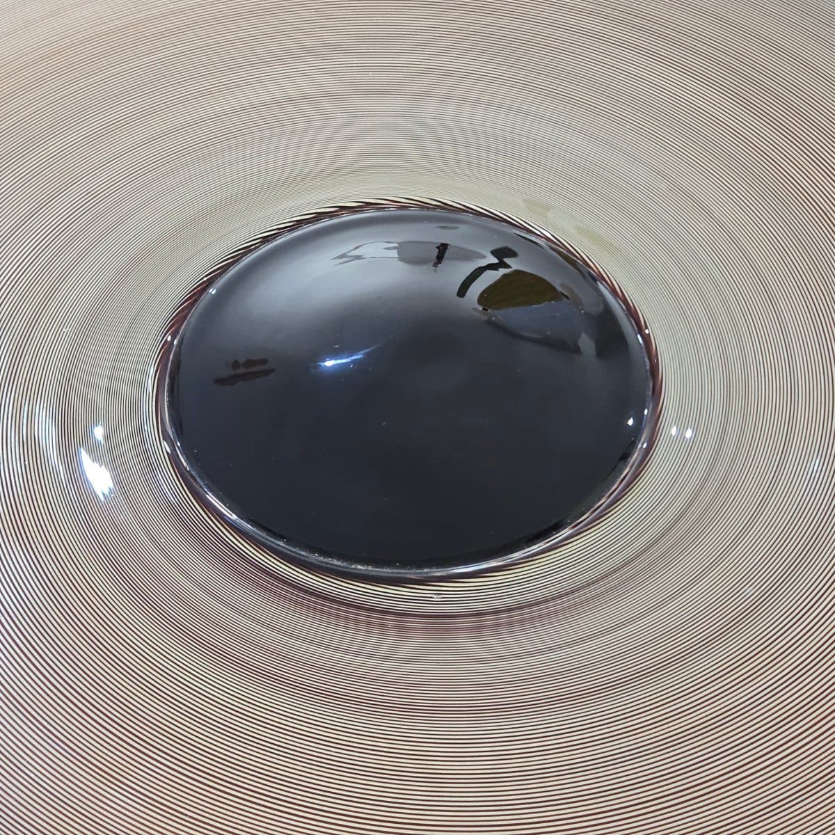 Tapio Wirkkala Grand plat circulaire en verre soufflé à filigrane — vue 4