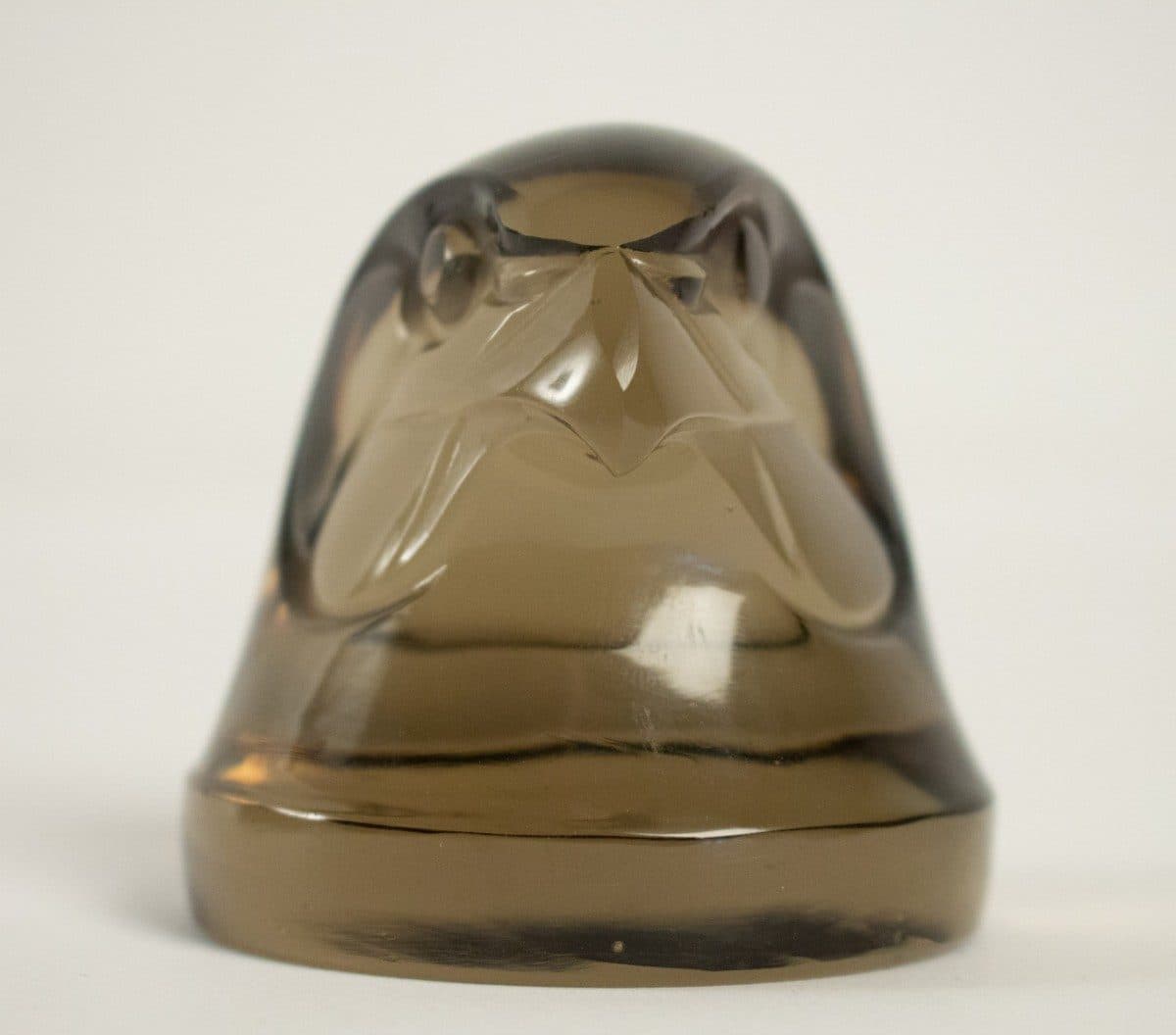 Lalique, mascotte « Tête d’Épervier » en verre topaze — vue 2
