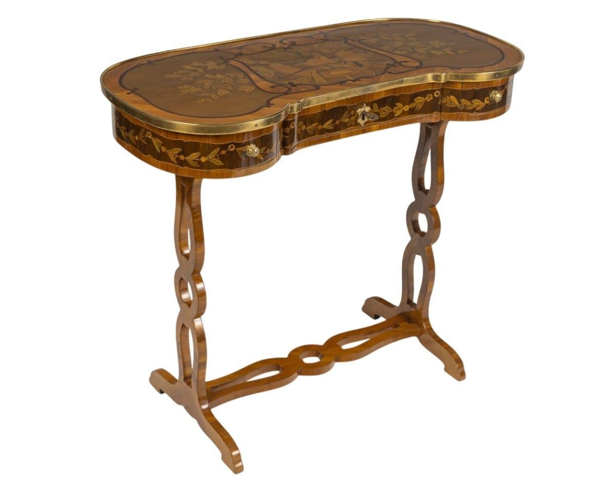 Table écritoire à marqueterie de chasse, vers 1775