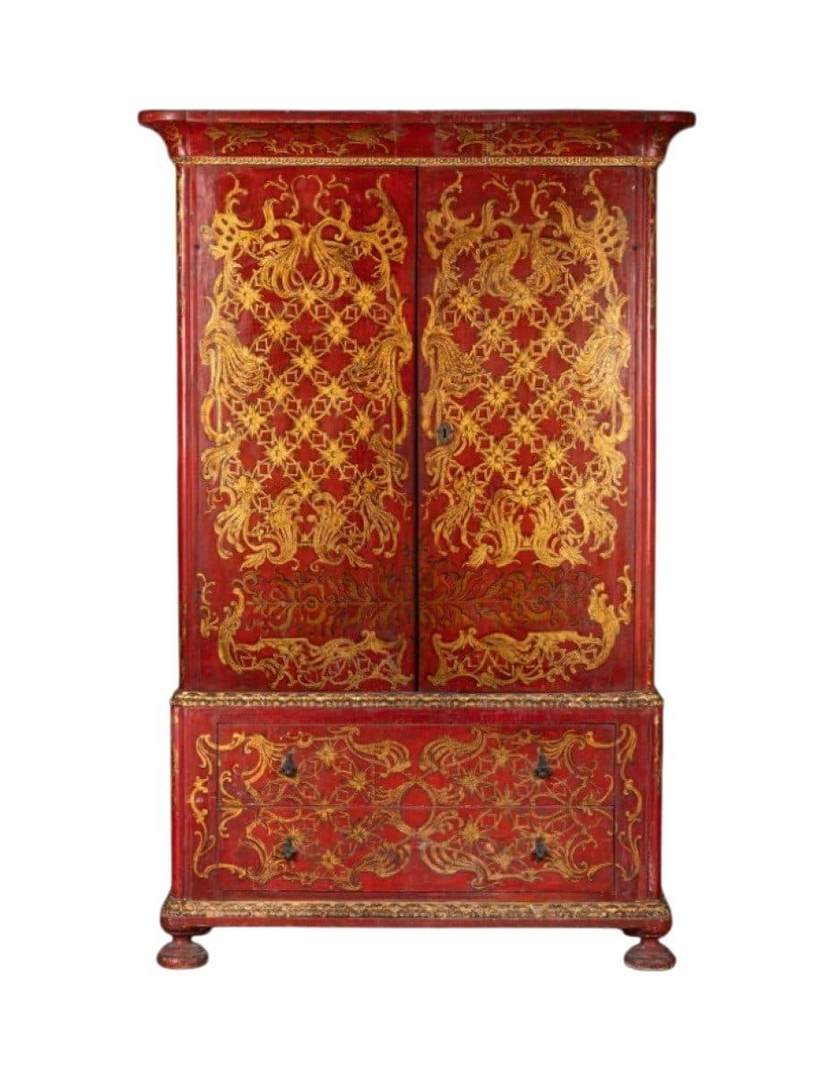 Armoire à deux corps en laque rouge, vers 1750