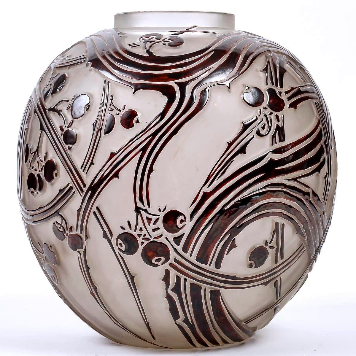 René Lalique Vase « Baies » en verre blanc émaillé brun