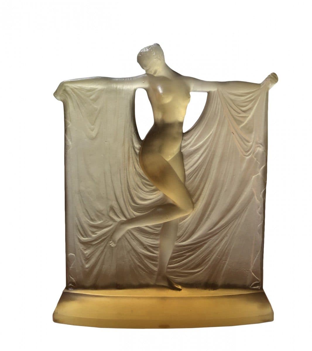 Lalique, statuette « Suzanne » en verre jaune ambré