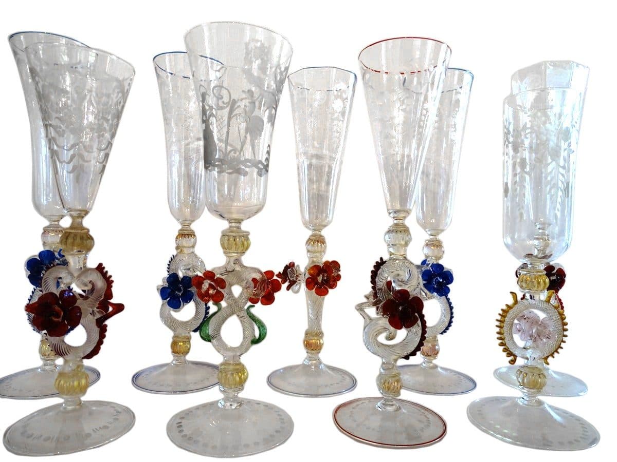 Suite de treize coupes en verre de Murano